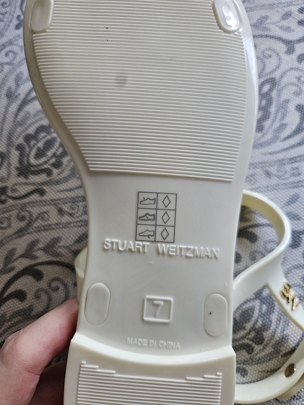 STUART weitzman Women's Cream Strappy Flat Sandals - Sleek T-Strap Design Size 7 - Picture 6 of 8